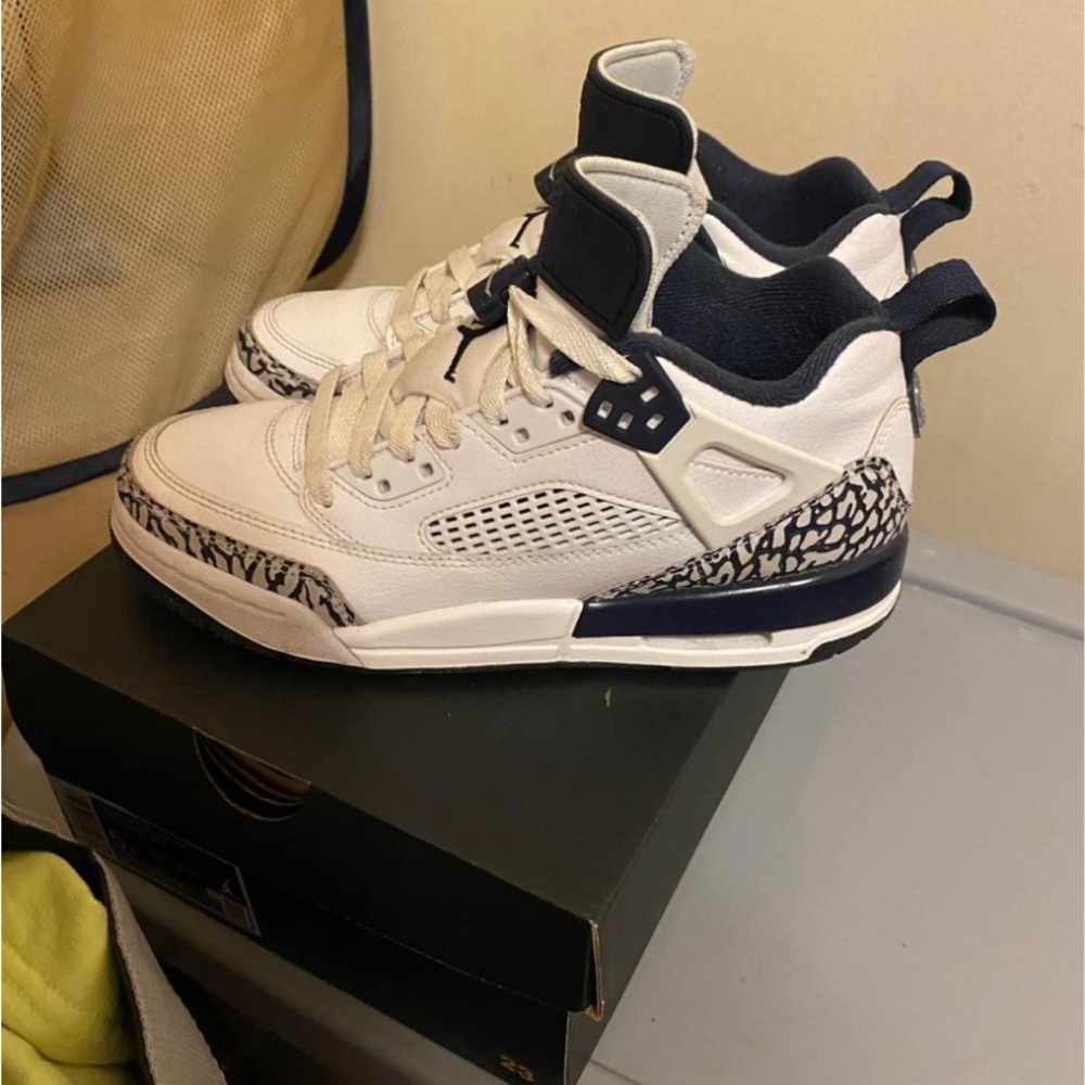 New. Only worn a few times. Don’t like them